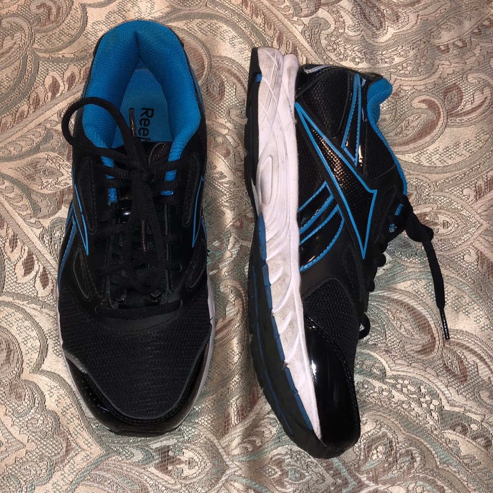 REEBOK SIZE 8 SNEAKERS